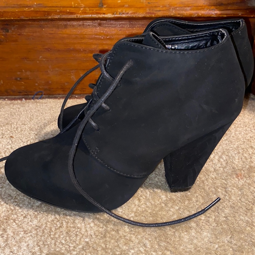 Black booties 🖤